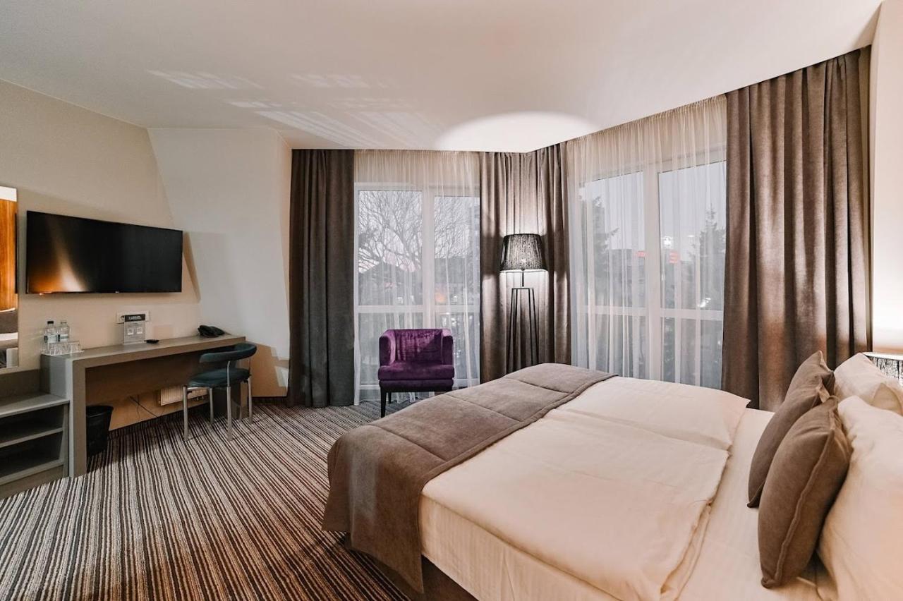 Boutique Hotel Central Rivne Exterior photo